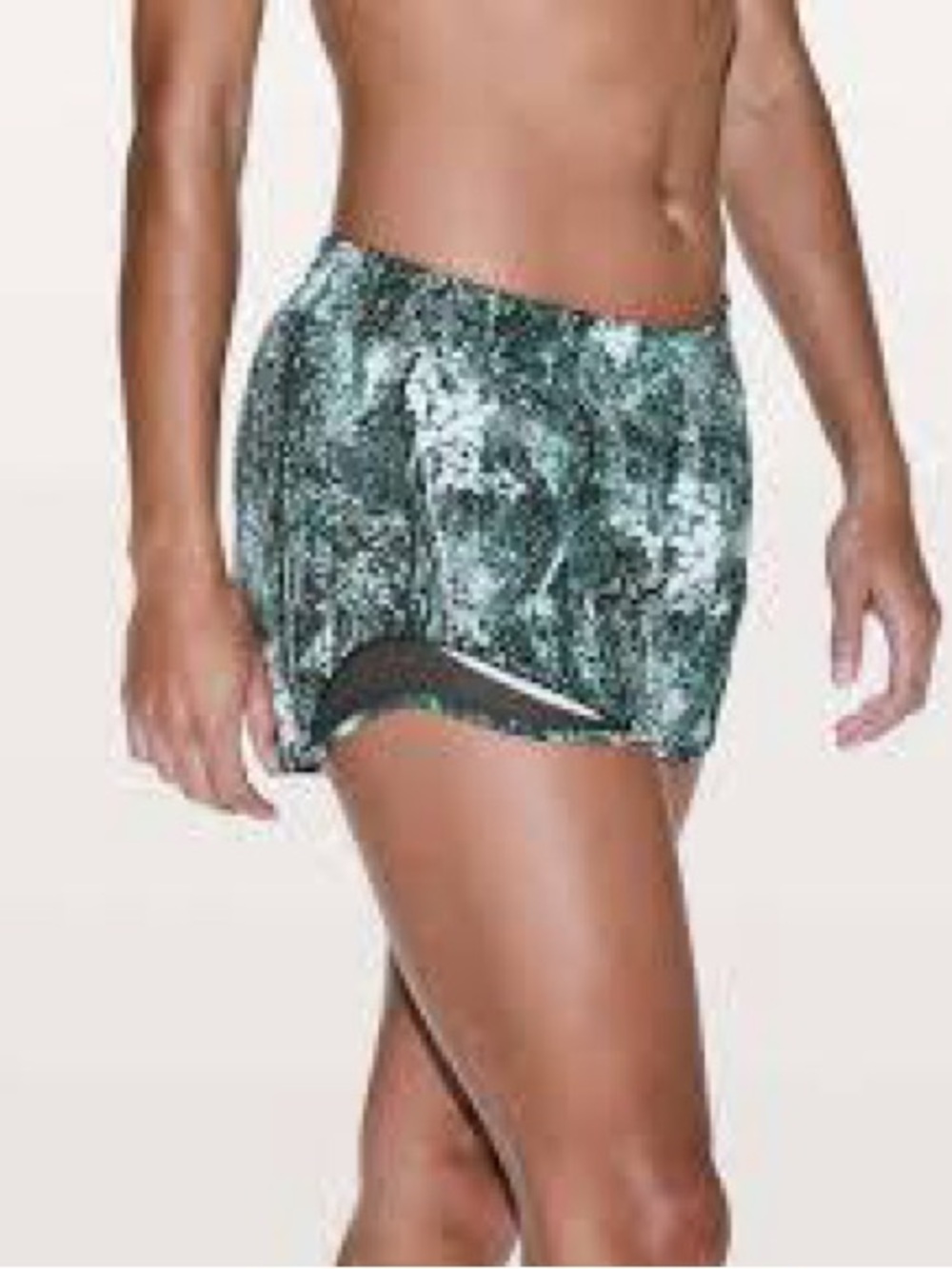 Lululemon Hotty Hot Short II *Long 4"
Wildwood White Nocturnal Teal size 10